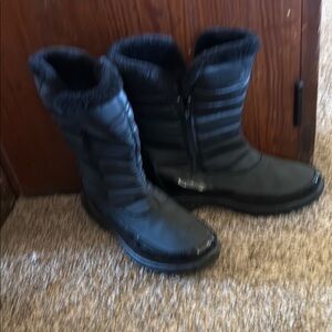 Black Winter Boots with Fur Lining